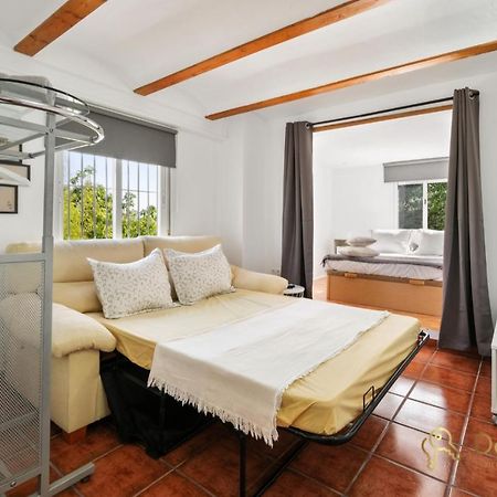 Casa De 2 Dormitorios Con Piscina Privada Y Desayuno Incluido En Alhaurin อาเลาริน เดลา ตอร์เร ภายนอก รูปภาพ